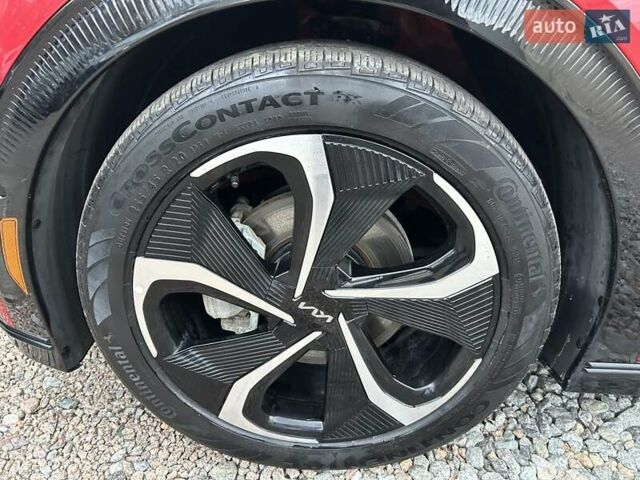 Красный Киа EV6, объемом двигателя 0 л и пробегом 27 тыс. км за 27999 $, фото 15 на Automoto.ua
