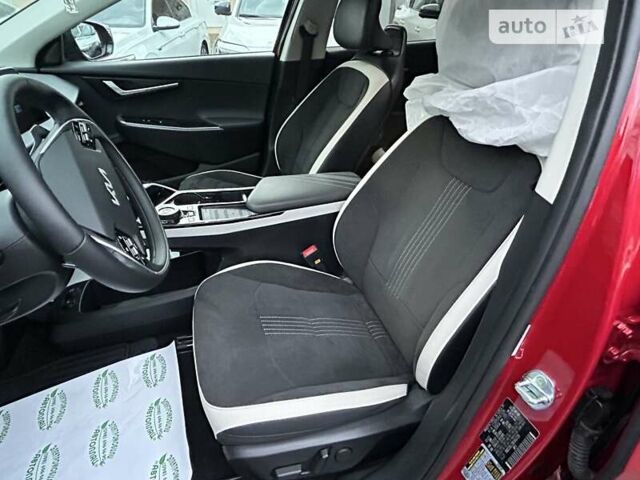 Красный Киа EV6, объемом двигателя 0 л и пробегом 27 тыс. км за 27999 $, фото 29 на Automoto.ua