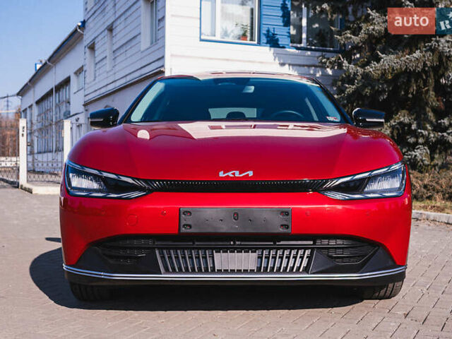 Красный Киа EV6, объемом двигателя 0 л и пробегом 103 тыс. км за 24500 $, фото 2 на Automoto.ua