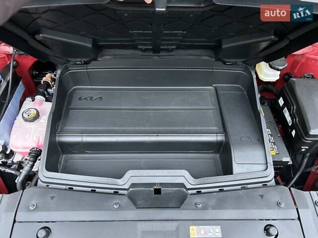 Красный Киа EV6, объемом двигателя 0 л и пробегом 27 тыс. км за 27999 $, фото 13 на Automoto.ua