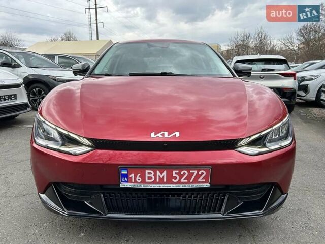 Красный Киа EV6, объемом двигателя 0 л и пробегом 27 тыс. км за 27999 $, фото 7 на Automoto.ua