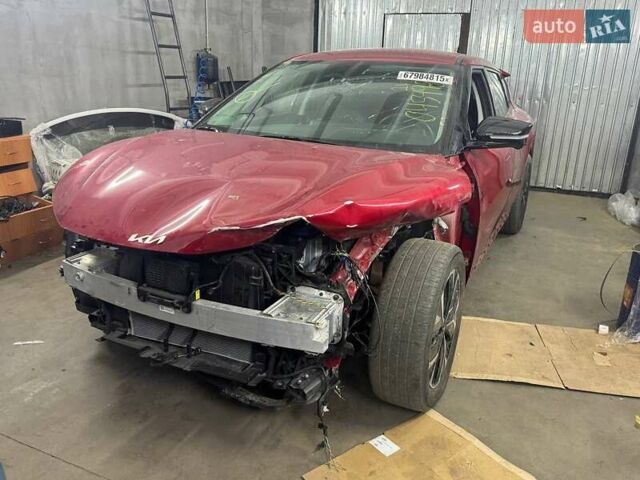 Красный Киа EV6, объемом двигателя 0 л и пробегом 32 тыс. км за 17500 $, фото 1 на Automoto.ua