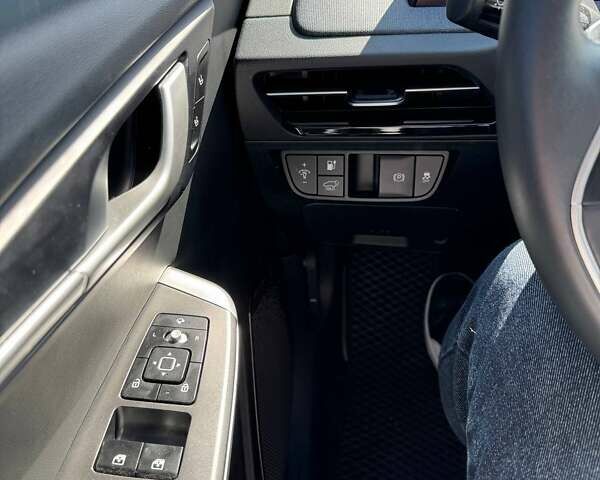 Красный Киа EV6, объемом двигателя 0 л и пробегом 78 тыс. км за 23000 $, фото 4 на Automoto.ua