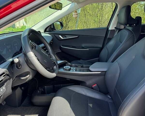 Красный Киа EV6, объемом двигателя 0 л и пробегом 78 тыс. км за 23000 $, фото 2 на Automoto.ua