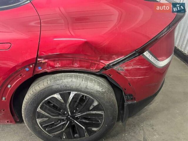 Красный Киа EV6, объемом двигателя 0 л и пробегом 32 тыс. км за 17500 $, фото 4 на Automoto.ua