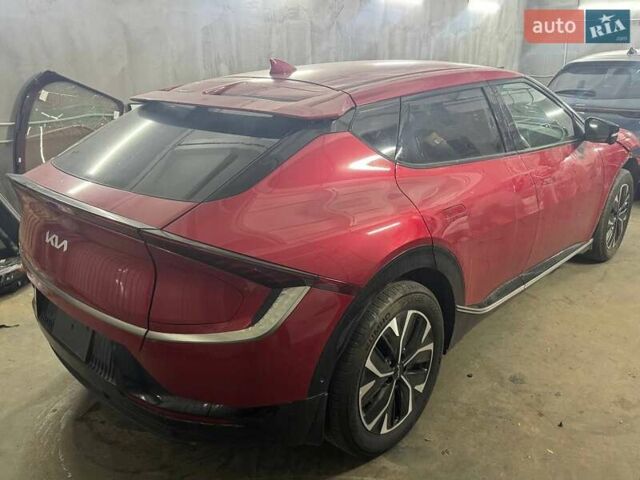 Красный Киа EV6, объемом двигателя 0 л и пробегом 32 тыс. км за 17500 $, фото 3 на Automoto.ua