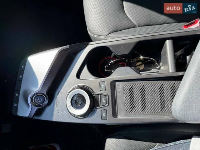 Красный Киа EV6, объемом двигателя 0 л и пробегом 78 тыс. км за 23000 $, фото 6 на Automoto.ua