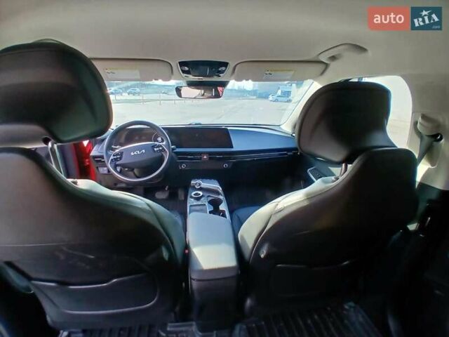 Красный Киа EV6, объемом двигателя 0 л и пробегом 38 тыс. км за 27000 $, фото 5 на Automoto.ua