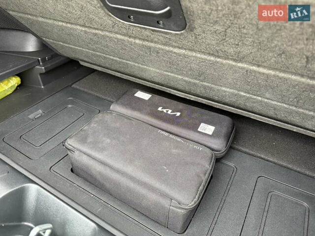 Красный Киа EV6, объемом двигателя 0 л и пробегом 53 тыс. км за 33900 $, фото 46 на Automoto.ua