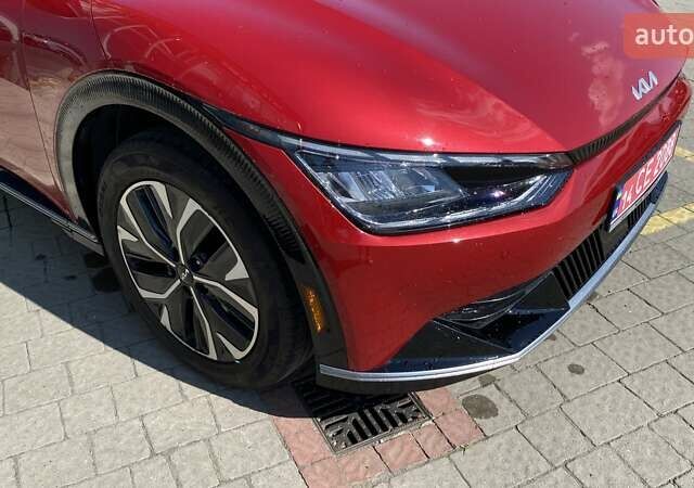 Красный Киа EV6, объемом двигателя 0 л и пробегом 76 тыс. км за 25700 $, фото 6 на Automoto.ua