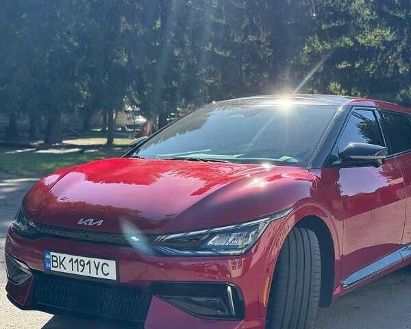 Красный Киа EV6, объемом двигателя 0 л и пробегом 14 тыс. км за 34900 $, фото 2 на Automoto.ua