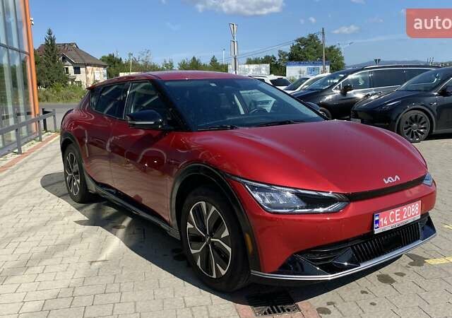 Красный Киа EV6, объемом двигателя 0 л и пробегом 76 тыс. км за 25700 $, фото 5 на Automoto.ua