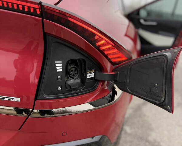 Красный Киа EV6, объемом двигателя 0 л и пробегом 53 тыс. км за 33900 $, фото 42 на Automoto.ua