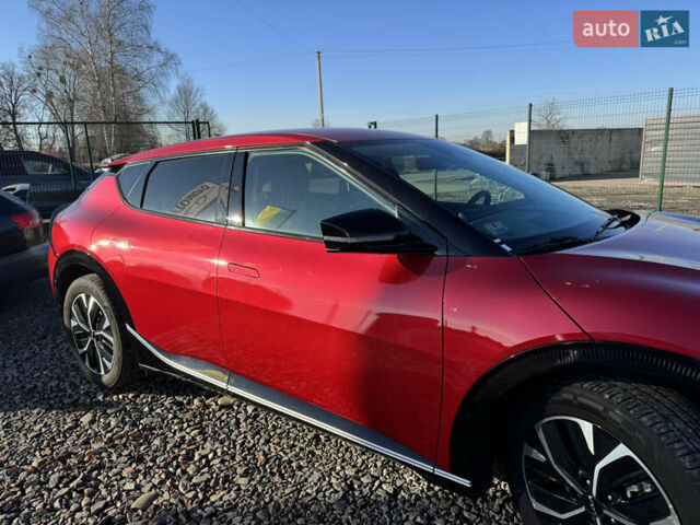 Красный Киа EV6, объемом двигателя 0 л и пробегом 80 тыс. км за 24000 $, фото 4 на Automoto.ua