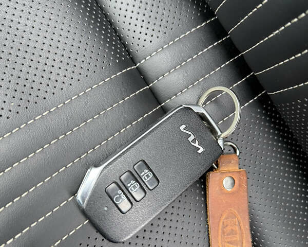 Красный Киа EV6, объемом двигателя 0 л и пробегом 53 тыс. км за 33900 $, фото 23 на Automoto.ua