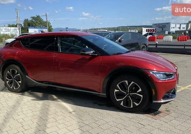Красный Киа EV6, объемом двигателя 0 л и пробегом 76 тыс. км за 25700 $, фото 4 на Automoto.ua
