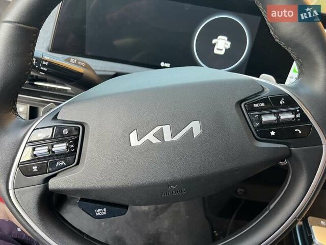 Красный Киа EV6, объемом двигателя 0 л и пробегом 9 тыс. км за 27999 $, фото 31 на Automoto.ua