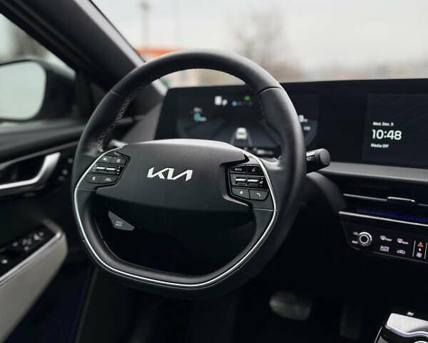 Красный Киа EV6, объемом двигателя 0 л и пробегом 53 тыс. км за 33900 $, фото 31 на Automoto.ua