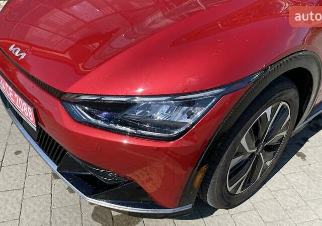 Красный Киа EV6, объемом двигателя 0 л и пробегом 76 тыс. км за 25700 $, фото 2 на Automoto.ua