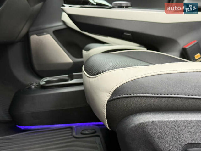 Красный Киа EV6, объемом двигателя 0 л и пробегом 53 тыс. км за 33900 $, фото 40 на Automoto.ua