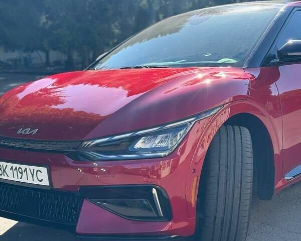 Красный Киа EV6, объемом двигателя 0 л и пробегом 14 тыс. км за 34900 $, фото 4 на Automoto.ua