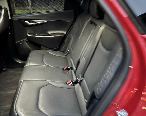 Червоний Кіа EV6, об'ємом двигуна 0 л та пробігом 82 тис. км за 27000 $, фото 10 на Automoto.ua