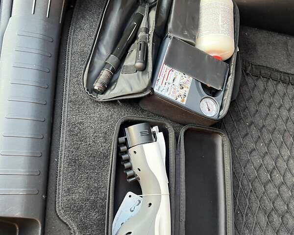 Красный Киа EV6, объемом двигателя 0 л и пробегом 9 тыс. км за 27999 $, фото 42 на Automoto.ua