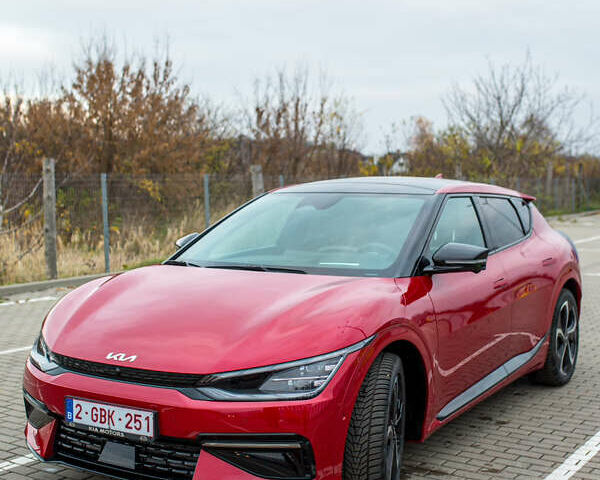 Красный Киа EV6, объемом двигателя 0 л и пробегом 10 тыс. км за 33500 $, фото 2 на Automoto.ua