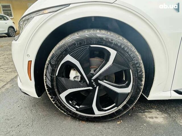 Кіа EV6, об'ємом двигуна 2 л та пробігом 11 тис. км за 34999 $, фото 2 на Automoto.ua