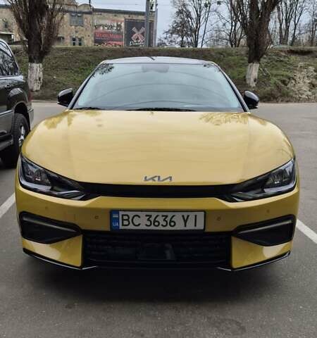 Желтый Киа EV6, объемом двигателя 0 л и пробегом 42 тыс. км за 32700 $, фото 1 на Automoto.ua