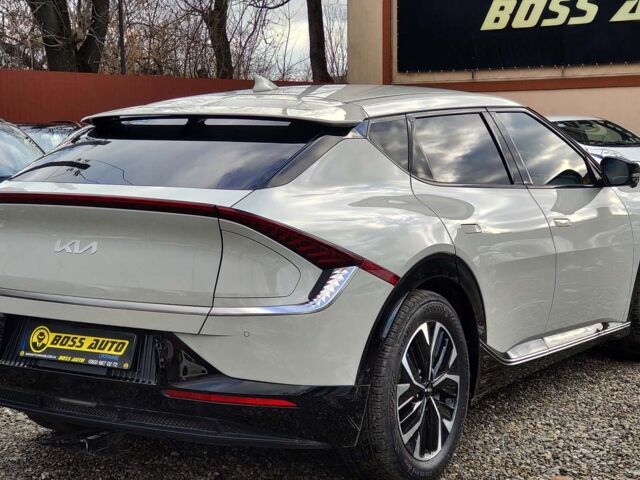 Серый Киа EV6, объемом двигателя 77 л и пробегом 64 тыс. км за 32999 $, фото 5 на Automoto.ua