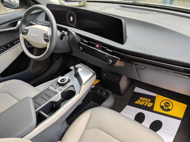 Серый Киа EV6, объемом двигателя 77 л и пробегом 64 тыс. км за 32999 $, фото 13 на Automoto.ua