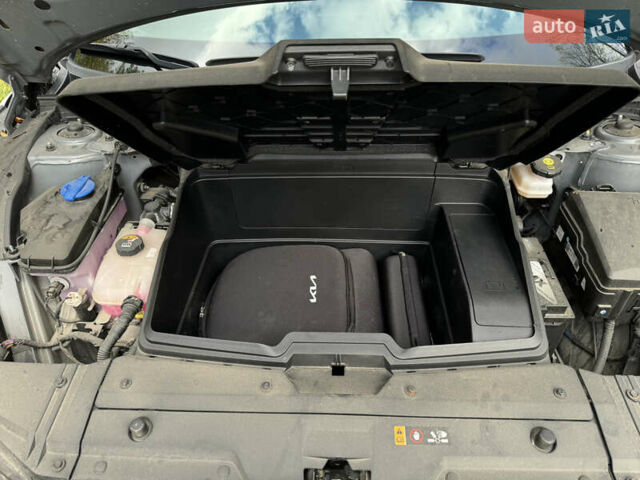 Серый Киа EV6, объемом двигателя 0 л и пробегом 65 тыс. км за 29000 $, фото 25 на Automoto.ua