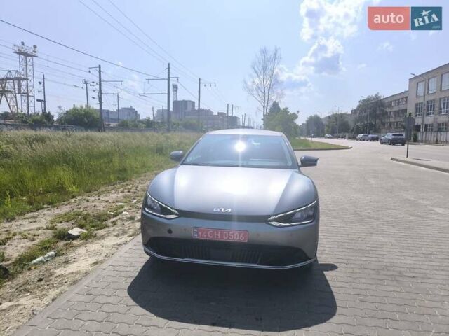 Серый Киа EV6, объемом двигателя 0 л и пробегом 122 тыс. км за 21999 $, фото 3 на Automoto.ua