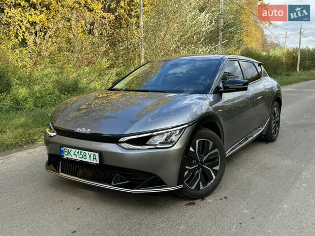 Серый Киа EV6, объемом двигателя 0 л и пробегом 65 тыс. км за 29000 $, фото 3 на Automoto.ua