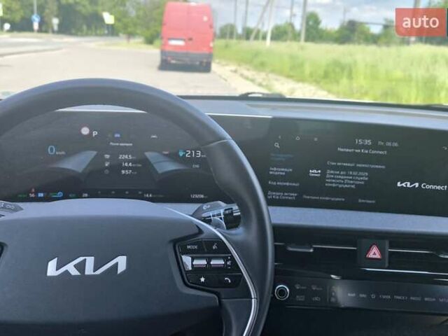 Серый Киа EV6, объемом двигателя 0 л и пробегом 122 тыс. км за 21999 $, фото 6 на Automoto.ua