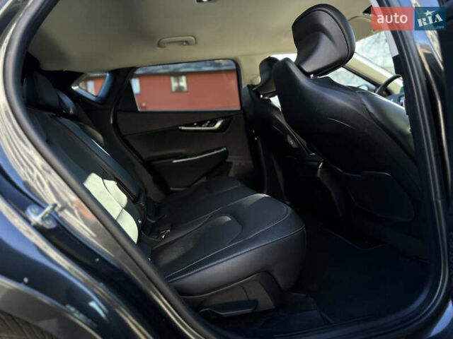 Сірий Кіа EV6, об'ємом двигуна 0 л та пробігом 188 тис. км за 25999 $, фото 55 на Automoto.ua