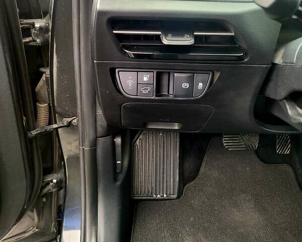 Сірий Кіа EV6, об'ємом двигуна 0 л та пробігом 29 тис. км за 22899 $, фото 29 на Automoto.ua