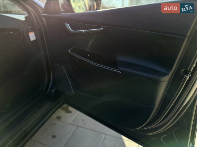 Сірий Кіа EV6, об'ємом двигуна 0 л та пробігом 188 тис. км за 25999 $, фото 54 на Automoto.ua