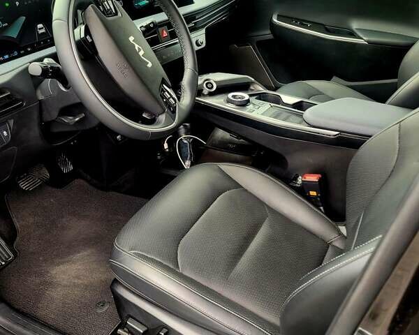 Сірий Кіа EV6, об'ємом двигуна 0 л та пробігом 29 тис. км за 22899 $, фото 25 на Automoto.ua