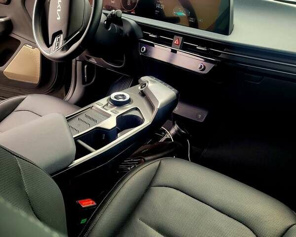 Сірий Кіа EV6, об'ємом двигуна 0 л та пробігом 29 тис. км за 22899 $, фото 39 на Automoto.ua