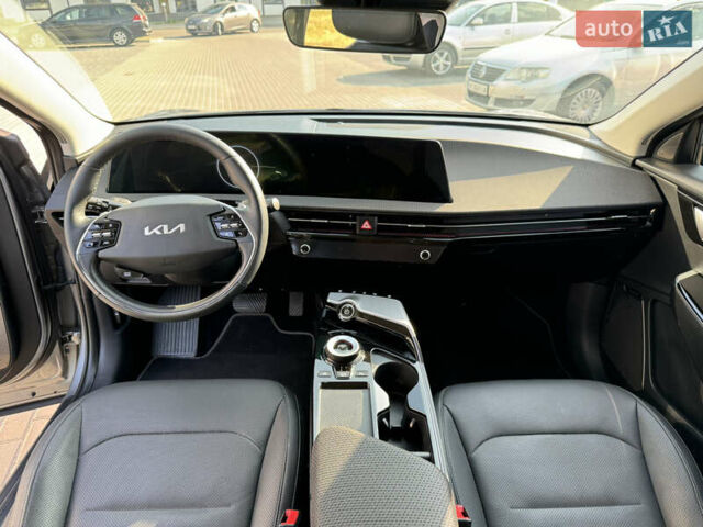 Серый Киа EV6, объемом двигателя 0 л и пробегом 59 тыс. км за 29500 $, фото 9 на Automoto.ua