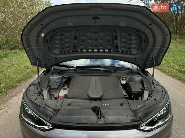 Серый Киа EV6, объемом двигателя 0 л и пробегом 65 тыс. км за 29000 $, фото 24 на Automoto.ua