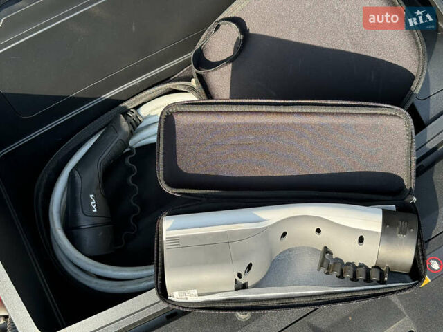 Серый Киа EV6, объемом двигателя 0 л и пробегом 59 тыс. км за 29500 $, фото 20 на Automoto.ua