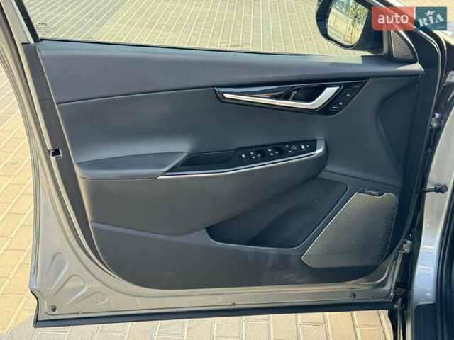 Серый Киа EV6, объемом двигателя 0 л и пробегом 59 тыс. км за 29500 $, фото 7 на Automoto.ua