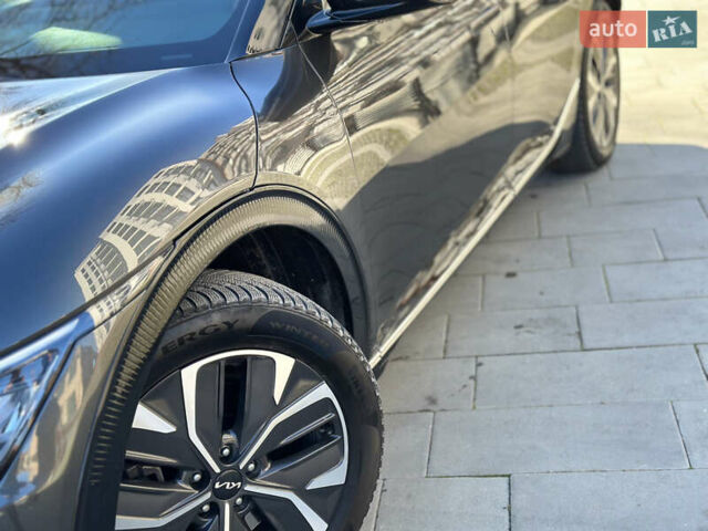 Сірий Кіа EV6, об'ємом двигуна 0 л та пробігом 188 тис. км за 25999 $, фото 4 на Automoto.ua
