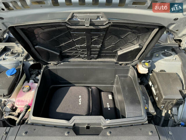 Серый Киа EV6, объемом двигателя 0 л и пробегом 59 тыс. км за 29500 $, фото 19 на Automoto.ua
