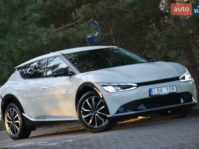 Серый Киа EV6, объемом двигателя 0 л и пробегом 73 тыс. км за 30700 $, фото 2 на Automoto.ua