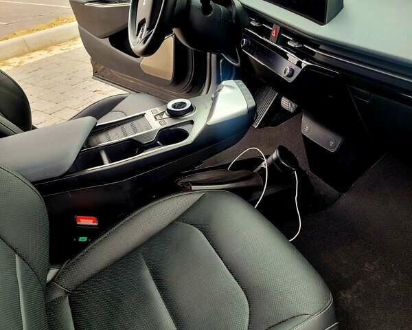 Сірий Кіа EV6, об'ємом двигуна 0 л та пробігом 29 тис. км за 22899 $, фото 40 на Automoto.ua