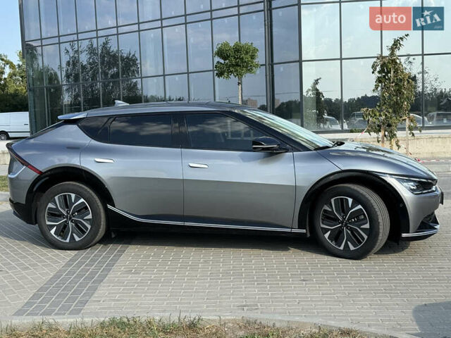 Серый Киа EV6, объемом двигателя 0 л и пробегом 59 тыс. км за 29500 $, фото 2 на Automoto.ua